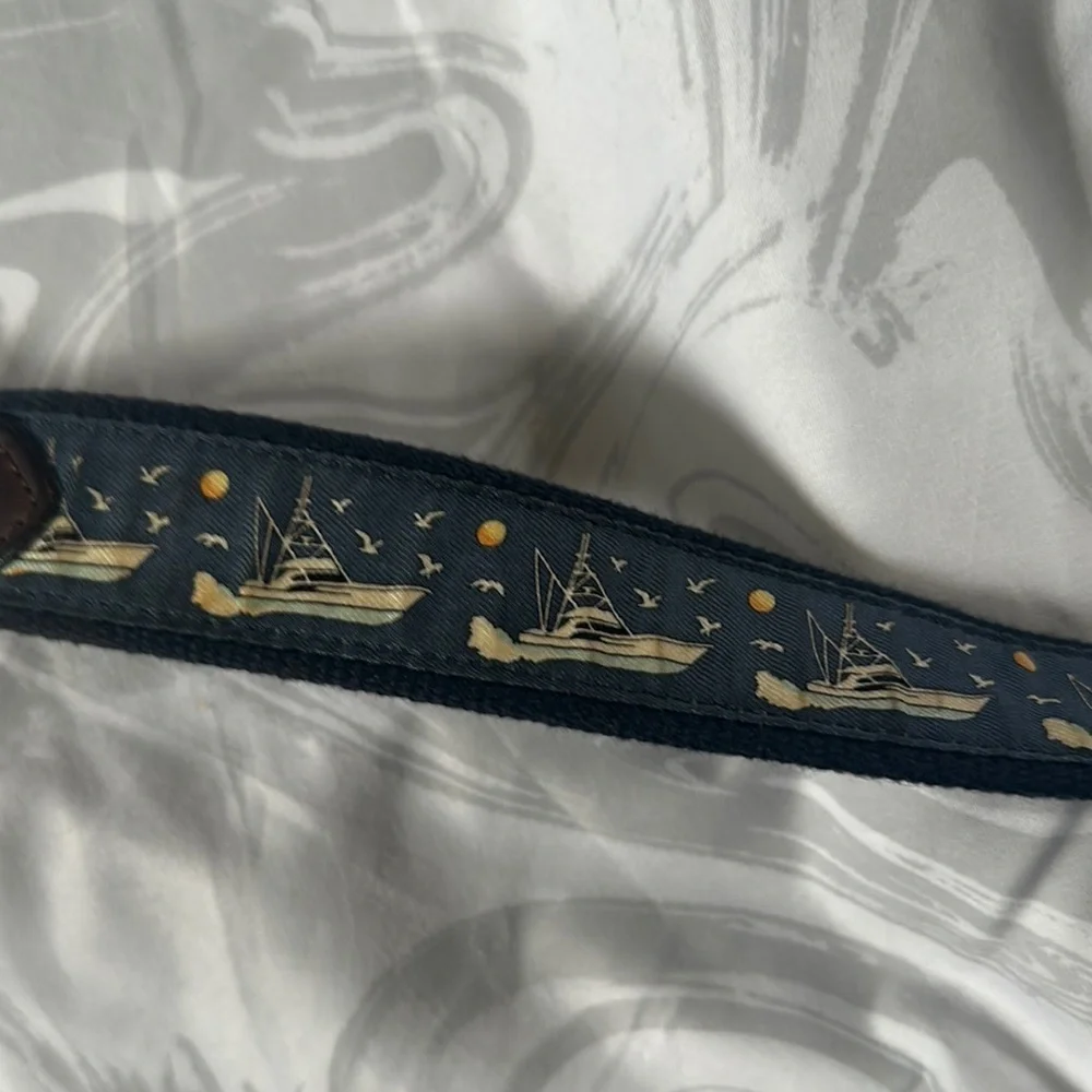 Vineyard Vines Black and Gold Belt with Textured Design